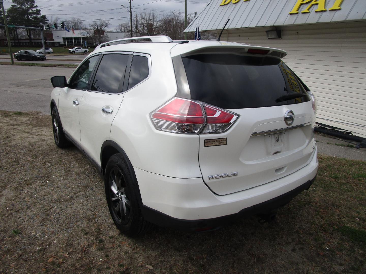 2015 White Nissan Rogue (5N1AT2MT4FC) , located at 2553 Airline Blvd, Portsmouth, VA, 23701, (757) 488-8331, 36.813889, -76.357597 - Photo#7